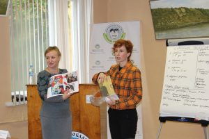 Руководитель проекта «Экокультура» Российской государственной библиотеки для молодёжи В. В. Лещинская проводит фокус-семинар