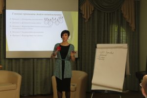 Тренинг-практикум «Тайм-менеджмент: как все успевать» провела заведующий сектором, психолог ЛОДБ Е. А. Щетинина